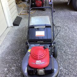 Honda HR215 Masters Lawn Mowers / Hydrostatic Transmission With Shaft Drive / Aluminum Deck / 5HP OHVEngine 