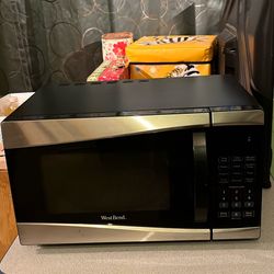 WestBend 900 Watt Microwave