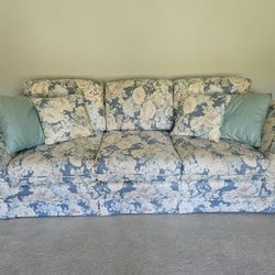 Flowered Sofa - Like New!!