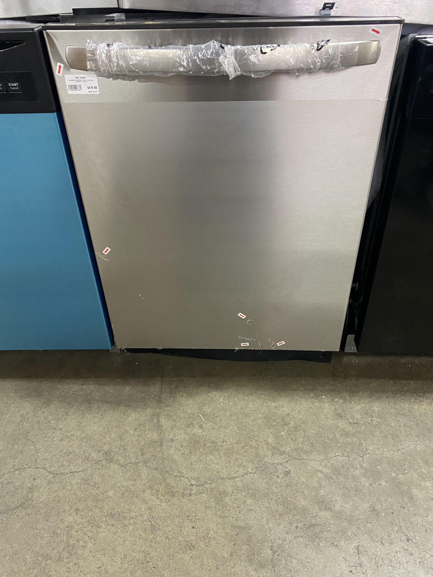 Frigidaire FDPH4316AS 24 Inch Fully Integrated Dishwasher with 14 Place Settings Ding/dent with full factory warranty National Appliance Liquidators