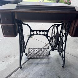 Vintage Singer Sewing Machine