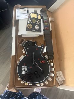 Xbox 360 Wireless Guitar Hero Gibson Les Paul Controller Boxed w/ Accessories