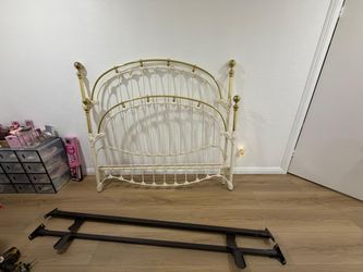Elliot’s Design Bed Frame
