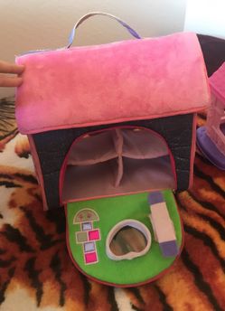 Cushion house for dolls