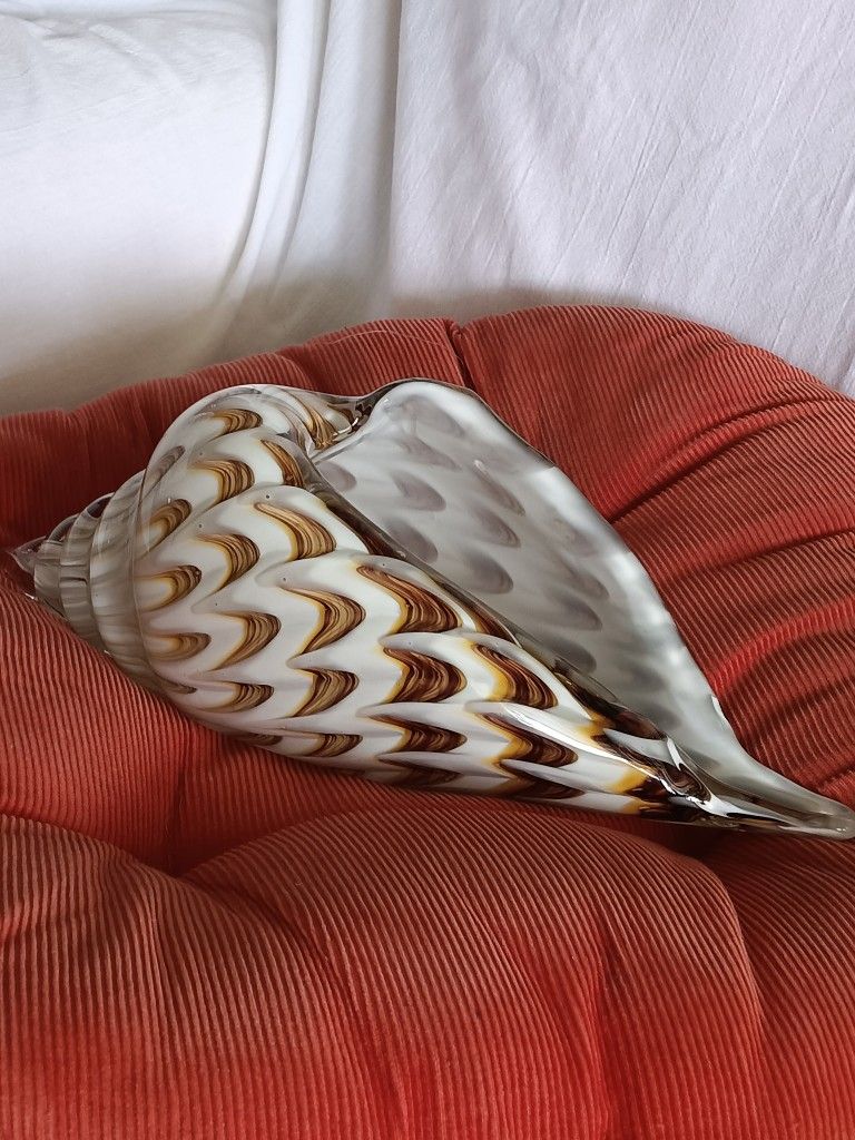 Art Glass Shell Stague 12x4.5,5