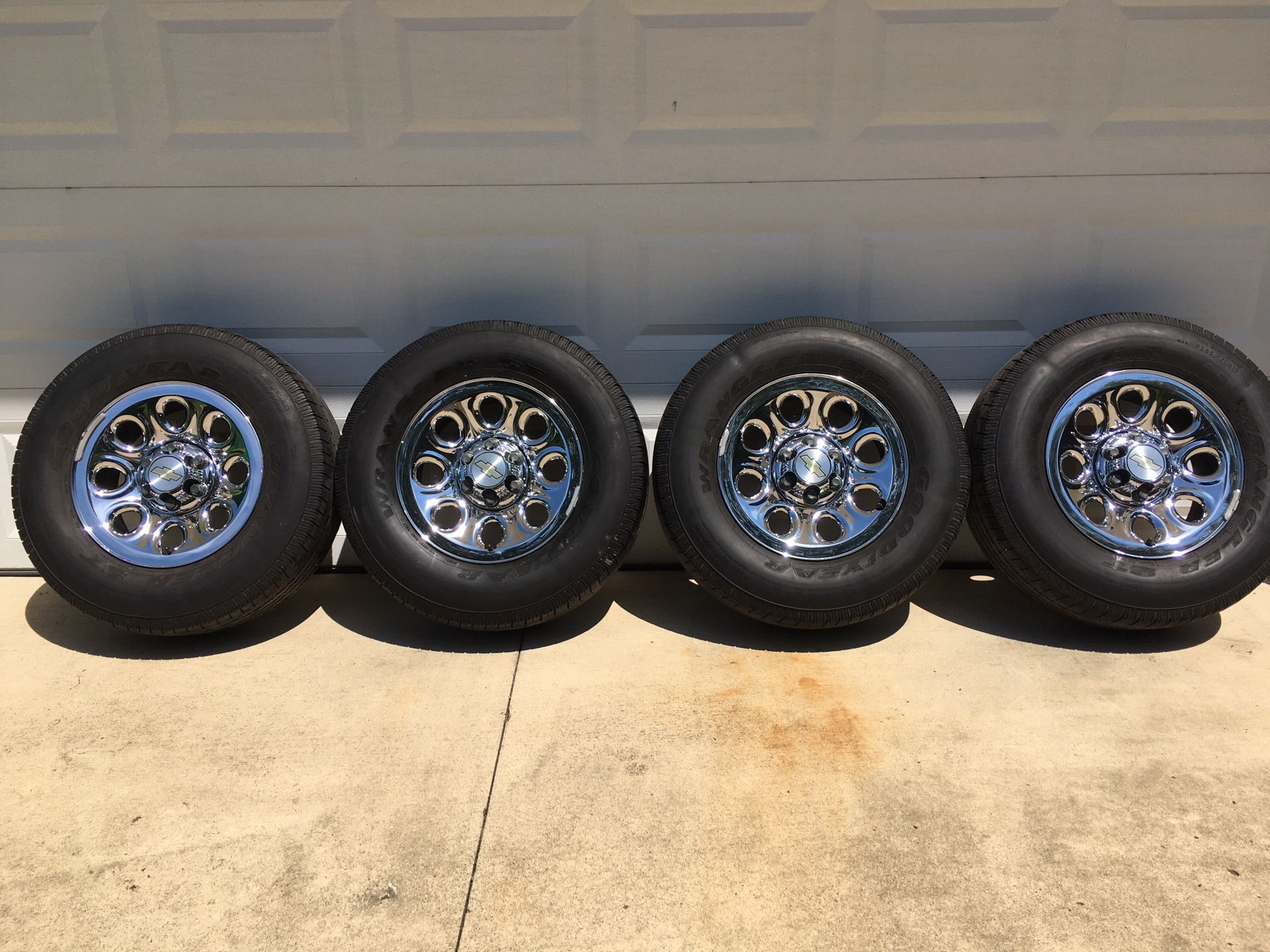 Chevrolet 6 lug truck tires, P265/70R17 for Sale in La Porte, IN - OfferUp