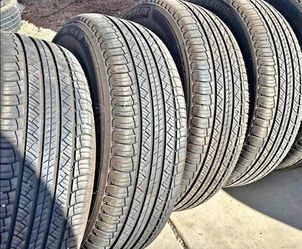 235 65 18 Bridgestone tires Con 80% de Vida Las 4