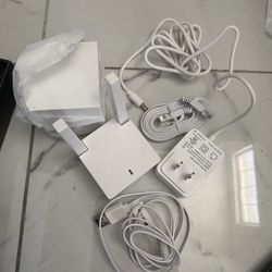 Wyze Cam Outdoor Starter Bundle v2 Base Station and 1 Cam 1080p