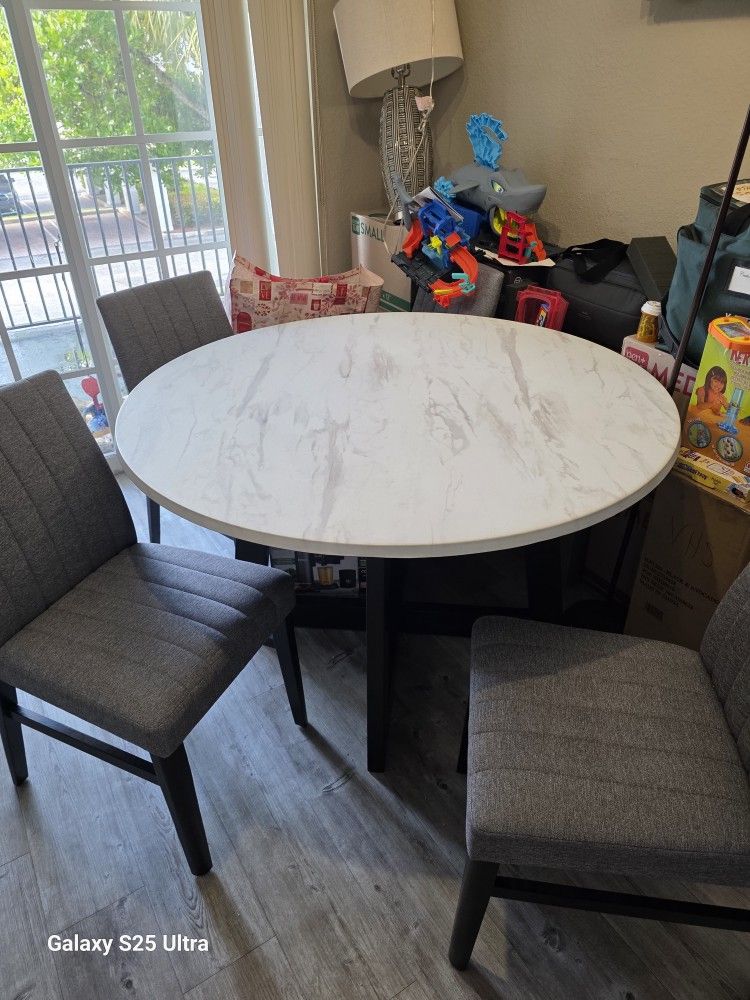 Nice Round Dining Table With 4 Chairs