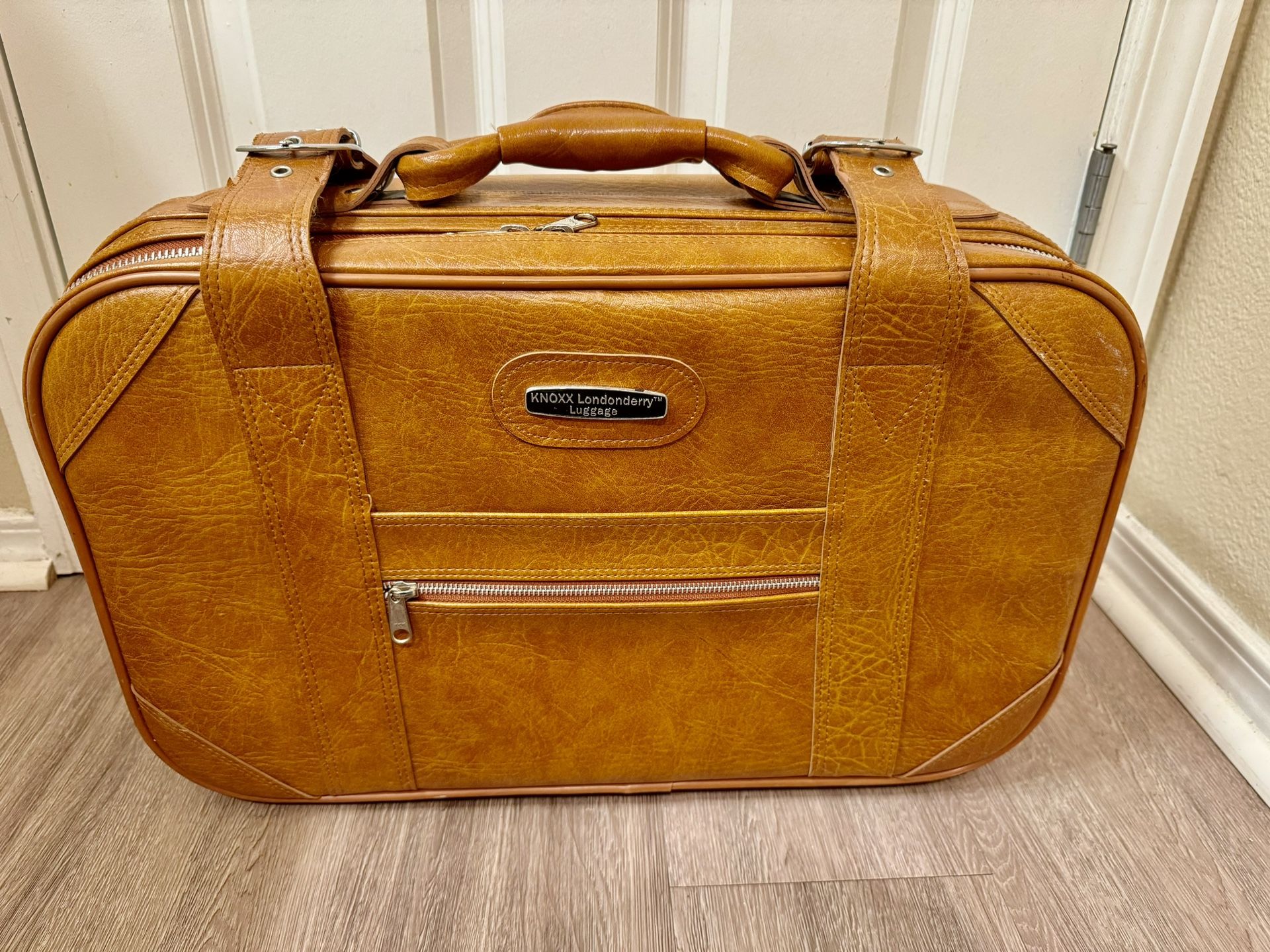Knoxx Londonderry Luggage Style Brown Suitcase