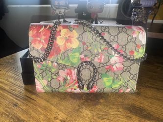 Gucci Dionysus Chain Wallet in the GG Supreme Blooms print