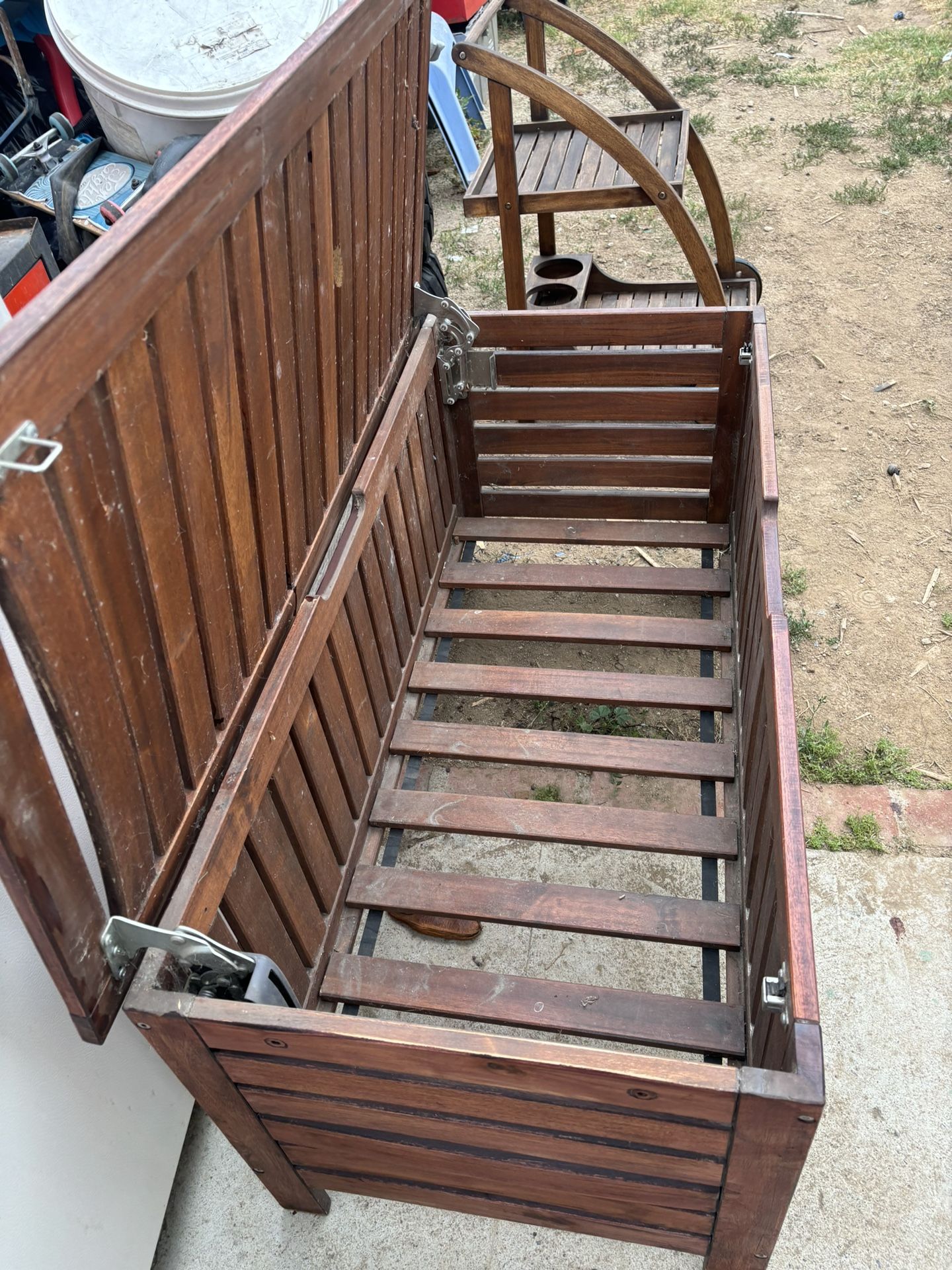 Banca Y Almasen / Bench & Storage