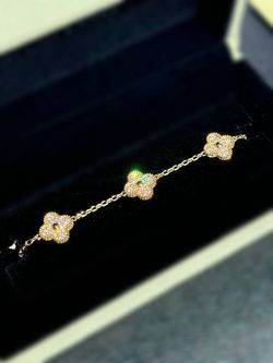 18k yellow gold Van cleef Alhambra style diamond 5 motifs clover shape stone bracelet