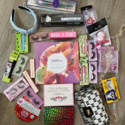 Woman Bundle With Lots Of Brand New Stuff / Pick Up In Sanbernardino/ Firm Price . Selling Eh Bundle Together 
