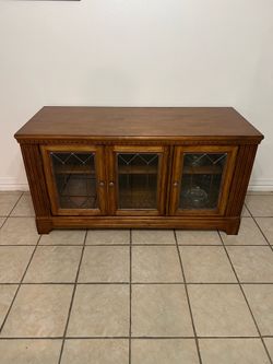 BEAUTIFUL CUPBOARD DECOR STAND