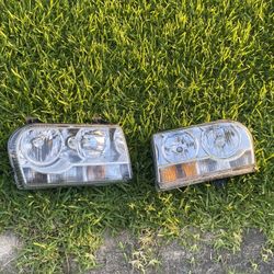 05-10 Chrysler 300 Headlights 