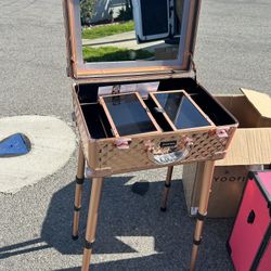 Brand new rose, gold make up case with vanity and lights for 140