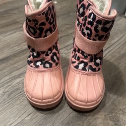 Size 9 Pink cheetah snow boots 
