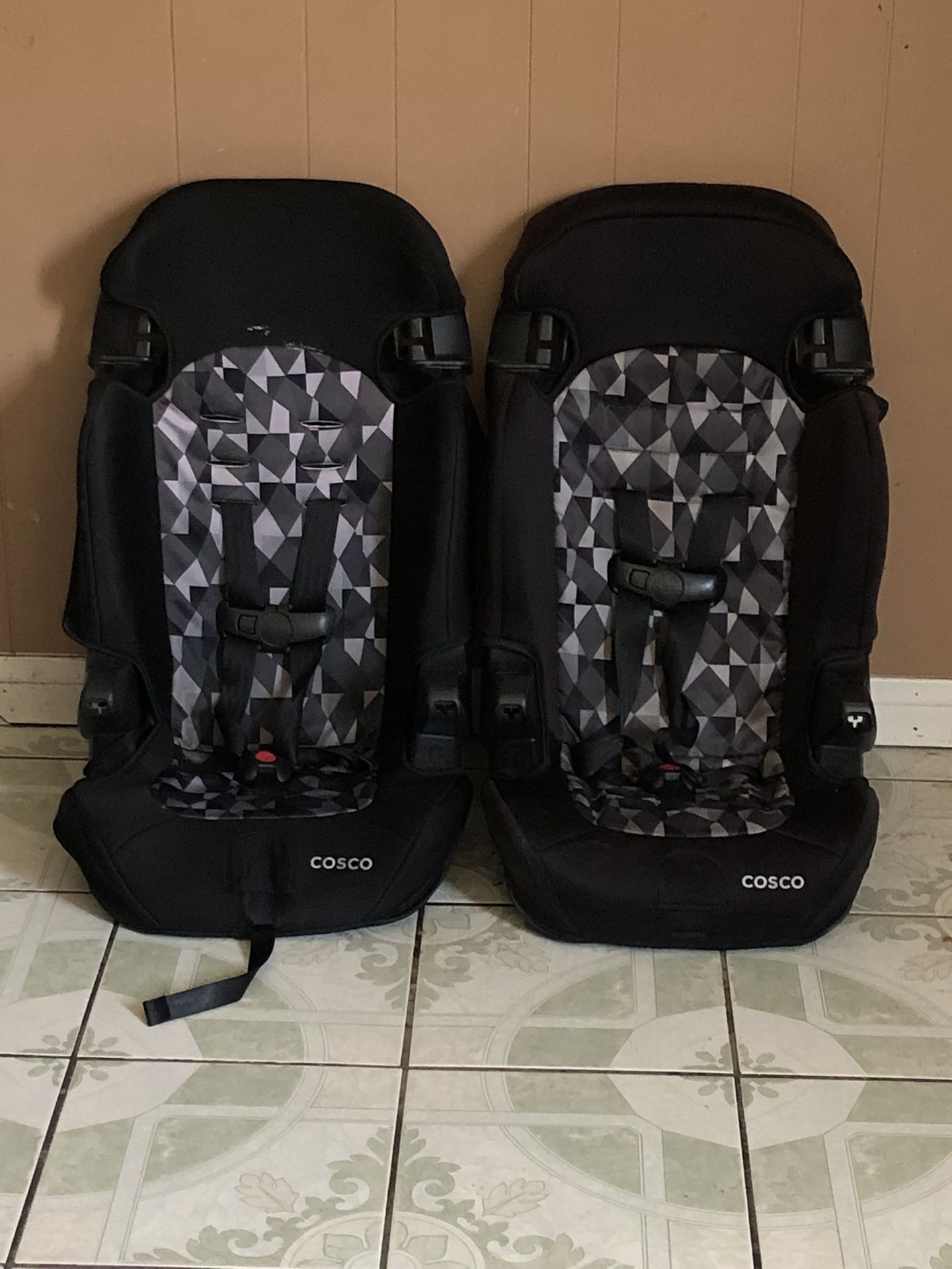 TWO LIKE NEW CAR SEATS 2 IN 1 BOOSTER!!!!