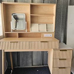 Vanity desk beige mirror Led