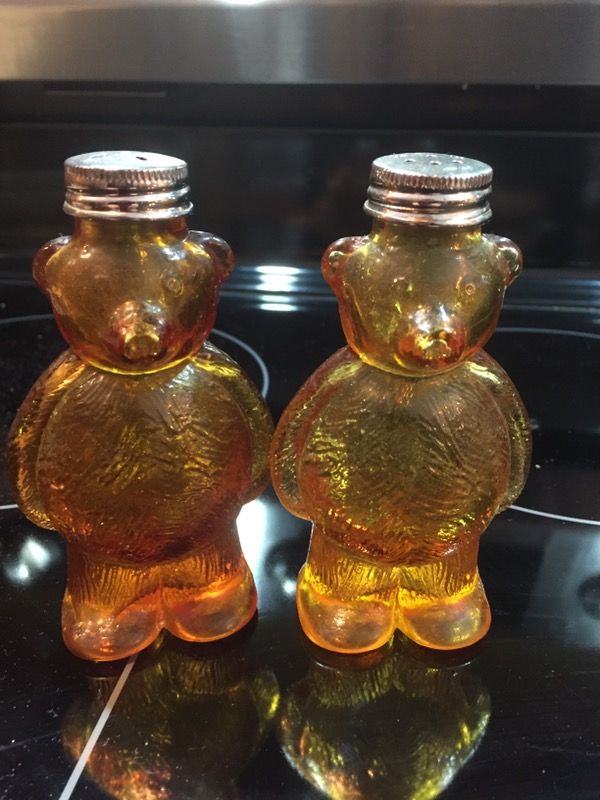 Vintage brown bear S&P shaker set (glass)
