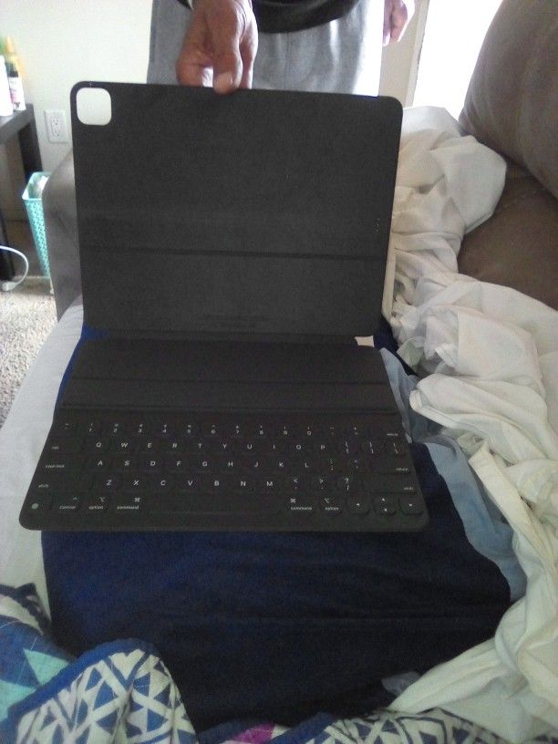 Model A2039 Makeup & Cosmetics