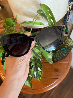Dior sunglasses has minor wear , no box just glasses