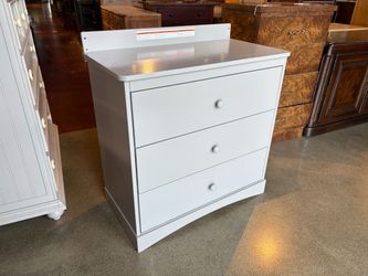 DELTA CHILDREN Skylar 3-Drawer Dresser in Grey