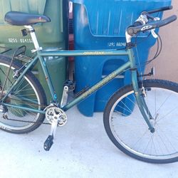 SPECIALIZED.    Hard Rock.        26"tires 
