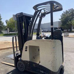 2010 Crown Stand Up Forklift 