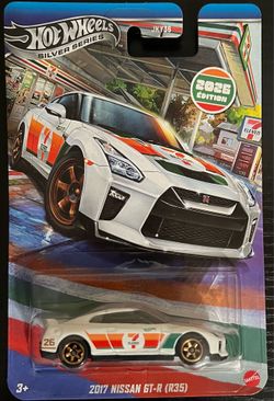 Hot Wheels SilverSeries (2017 Nissan GTR 7/11) White