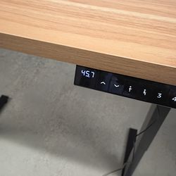 Adjustable desk