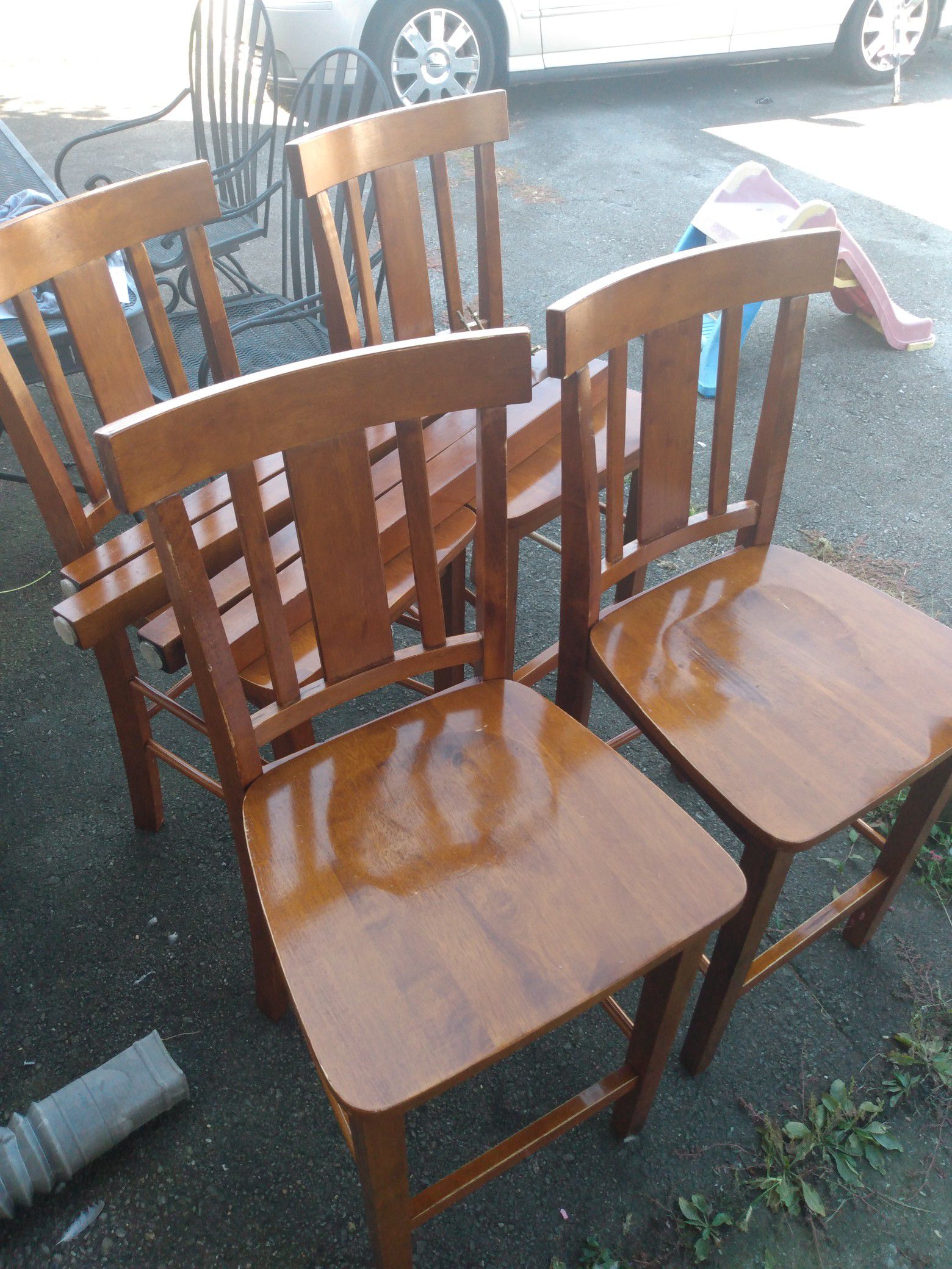 Kitchen table with 4 matching chairs..
