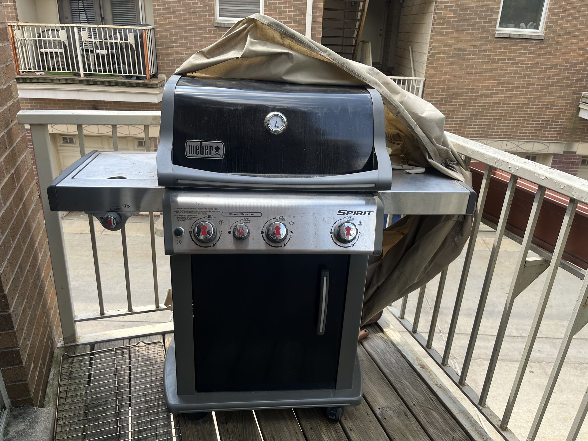 2017 Weber (contact info removed)1 Spirit E-330 LP Gas Grill, Black, 115cm