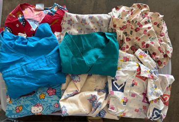 Scrubs tops size small