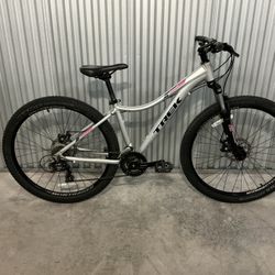 BICYCLE TREK 21 SPEED SIZE 27,5 BRAND NEW 