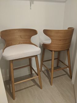 4 brand new Kamryn mid century modern bar stools for Sale in