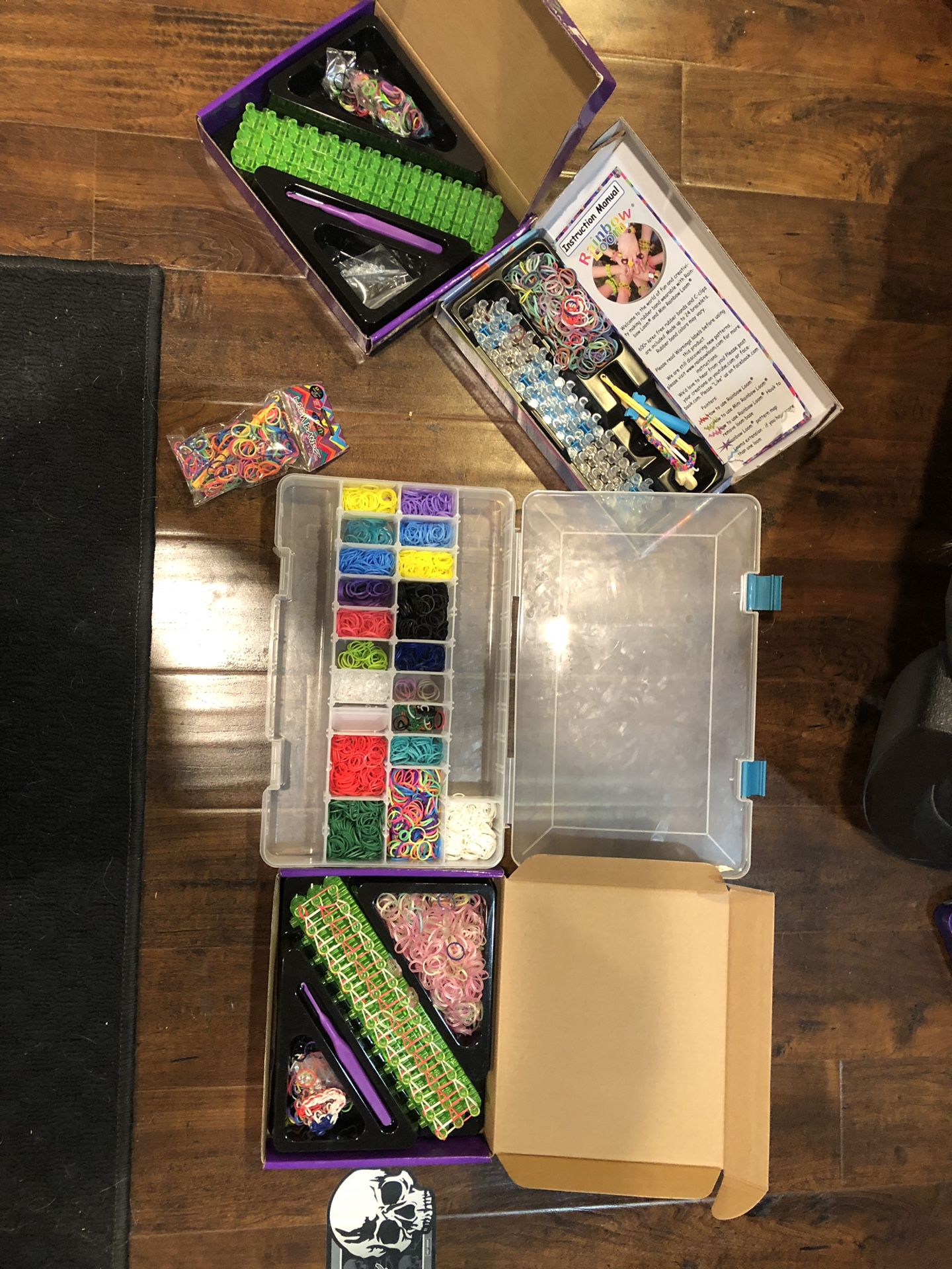 Rainbow loom with lots of extras