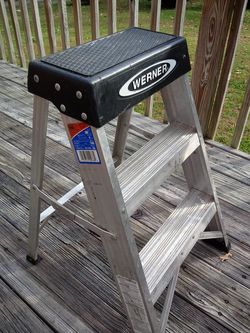 WERNER 26 INCH LADDER 300 LB RATED