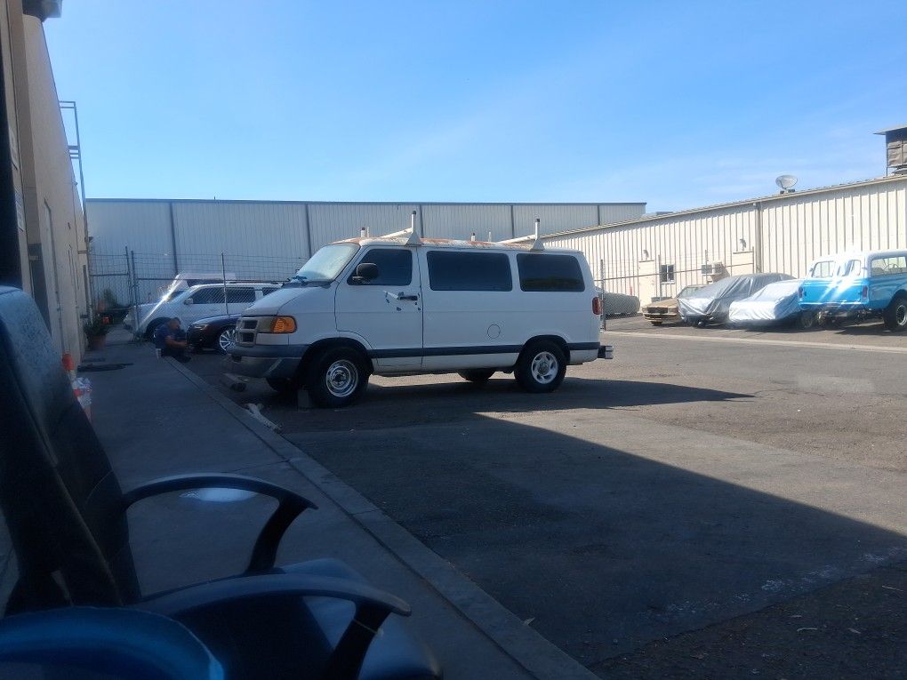 1999 Dodge Ram Van