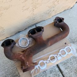 Chevy 350 Driver Side exhaust manifold with new gaskets