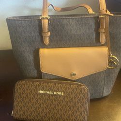 Michael Kors Purse/Bag & Wallet