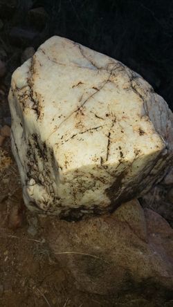 RIDICULOUS VEINY QUARTZ CRYSTAL DECORATIVE BOULDER  ROCK 