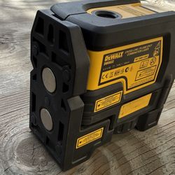 Dewalt AA Battery Operated  2 Cross Lines + Dot 