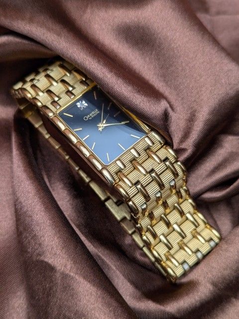 2005 Caravelle by Bulova c933100 mens wrist W/22mm Gold