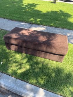 Free storage ottoman
