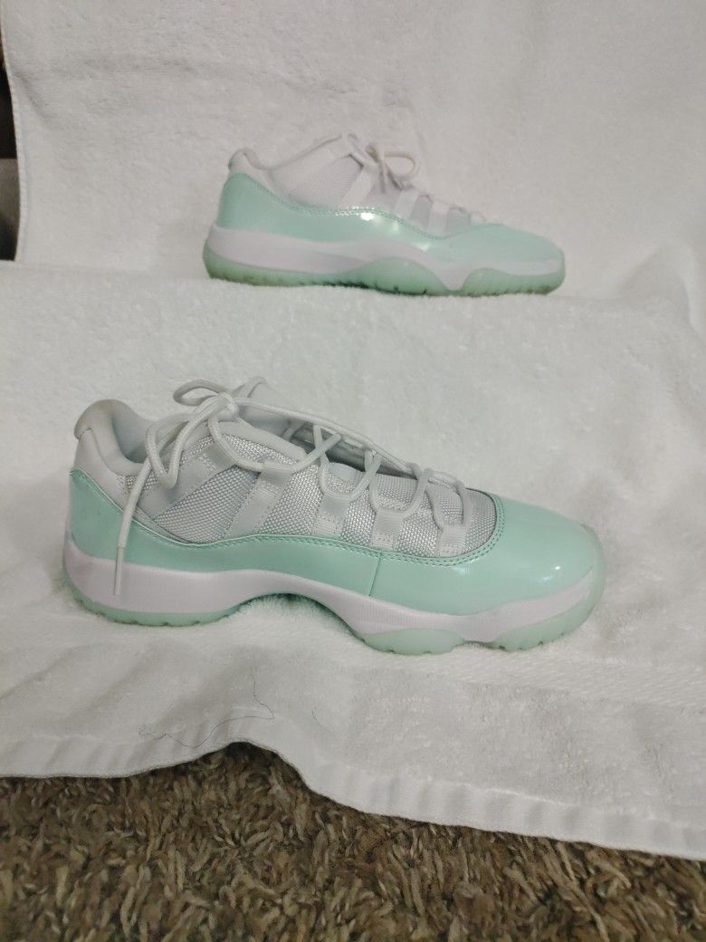 Lady Jordans Wore A Couple Times