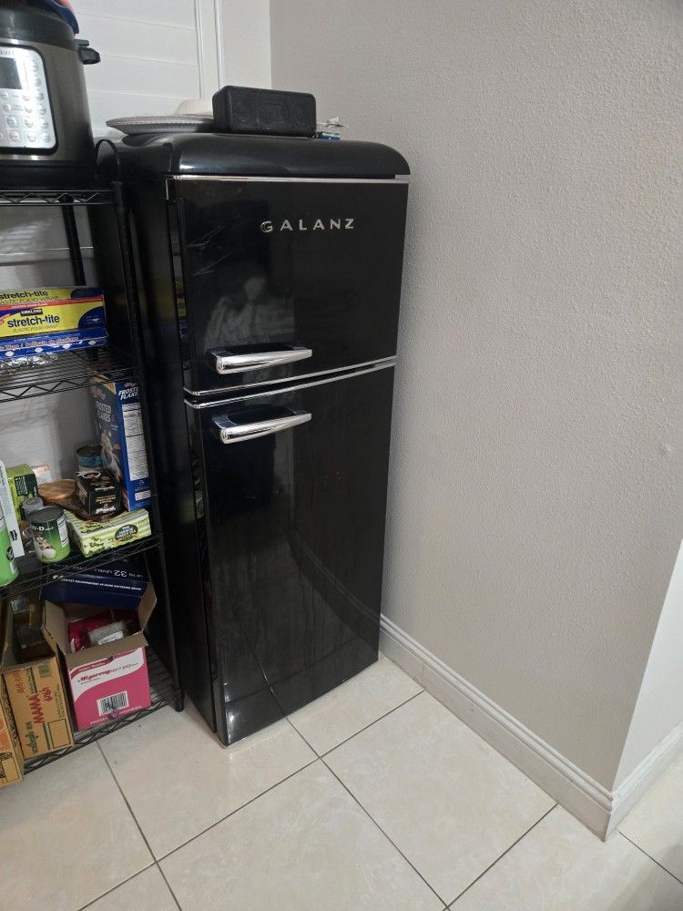 Galanz Mini Fridge