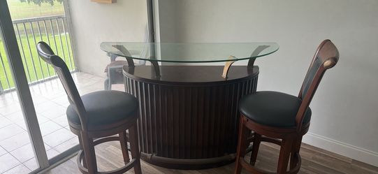 Bar and two stools—impeccable condition.