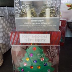 Pier 1 Plug In Warmer With 2 Refills, New